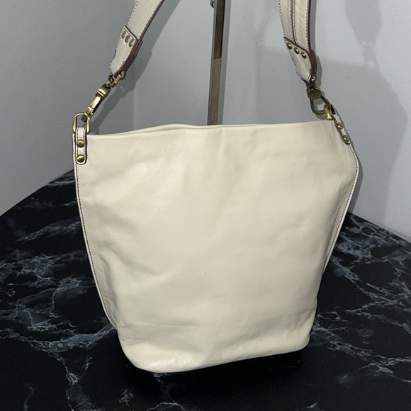 HOBO Flare Shoulder Bag in Latte 100% Genuine Leather Handbag AUTHENTIC - Picture 2 of 12